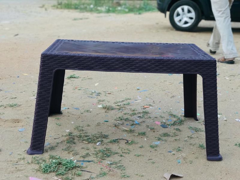 Rectangle Rectangular Plastic Table, for Cafe, Garden, Hotel, Restaurant, Pattern : Plain