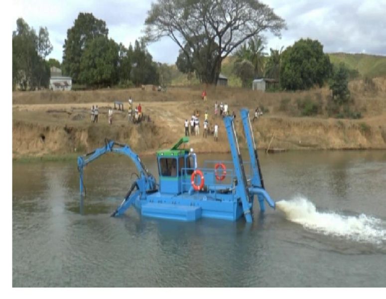 Amphibious Dredger (water king )