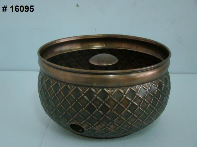 Round Polished Metal Antique Ashtray, for Collecting Dust, Feature : Fine Finishing