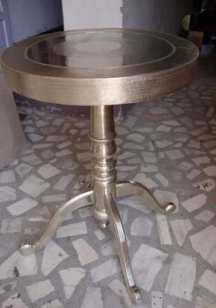 Round Shape Silver Color Table, Feature : Crack Proof, Fine Finishing, Scratch Proof