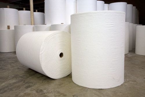 Non Woven White Fabric Rolls, Packaging Size : 500kg Minimum