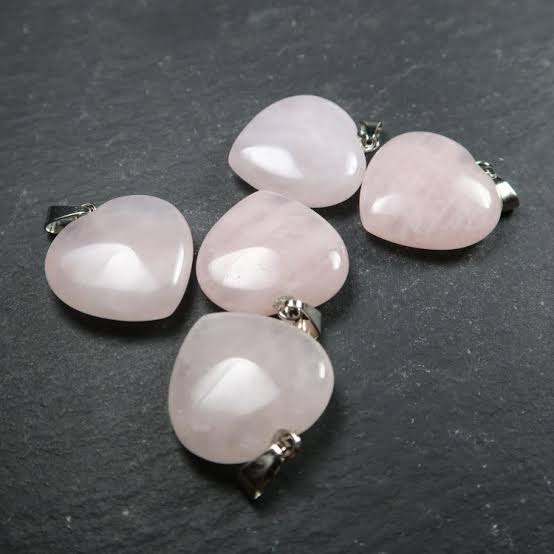 Polished Rose quartz heart pendent, for Jewellery Use, Size : 20-40mm