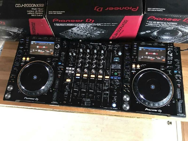 CDJ 2000 Nexus DJ Mixer