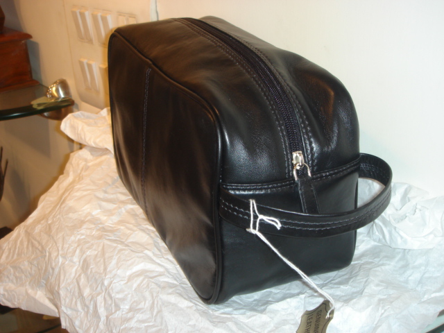 Plain Leather Travel Bag, Feature : Amti Bacterial, Comfortable, Easily Washable, Impeccable Finish