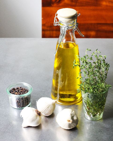 Pure Garlic Oil, for Foods, Cosmetics, Medicine, Form : Liquid