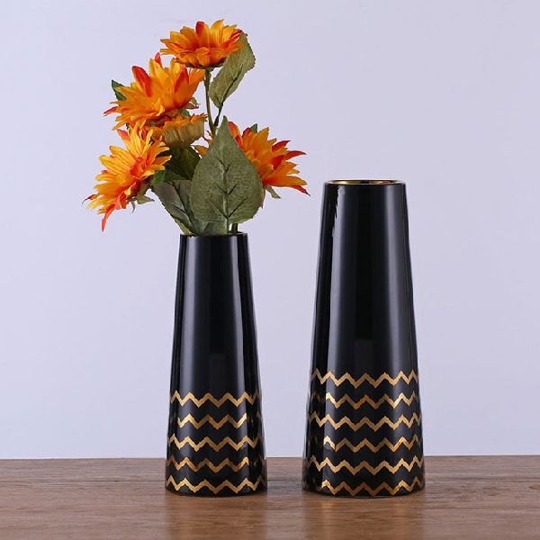 Ceramic Cala Vase, for Restaurant Decor, Hotel Decor, Home Decor, Style : Antique