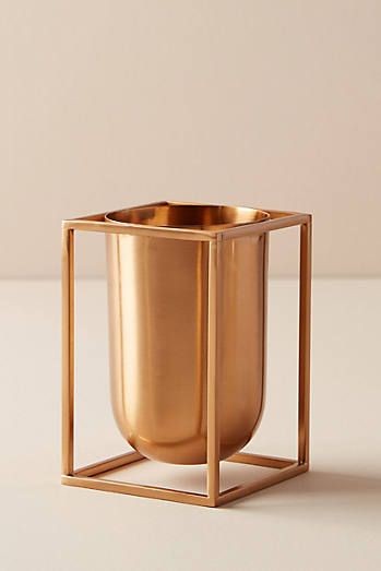 Metal Polished Golden Plant Stand, Feature : Fine Finishing, High Strength, Rust Proof