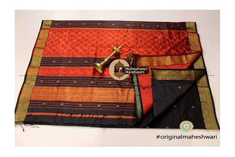 Maheshwari Black Pure Silk Saree, for Dry Cleaning, Age Group : Female