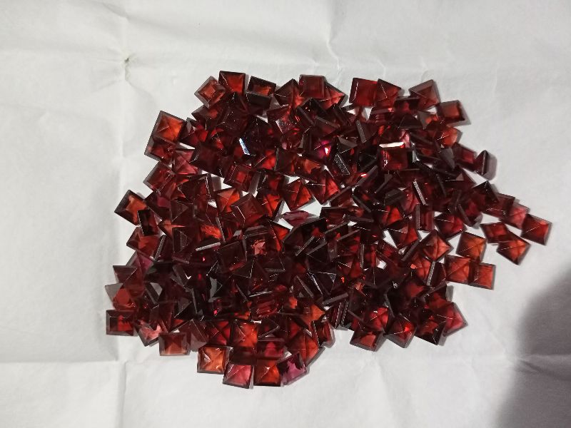 Polished Natural Garnet Cut Stone, for Jewellery Use, Size : Standard