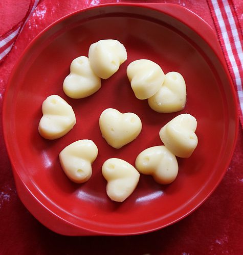 Homemade White Chocolate, for Good In Taste, Energetic, Packaging Type : Plastic Wrapper