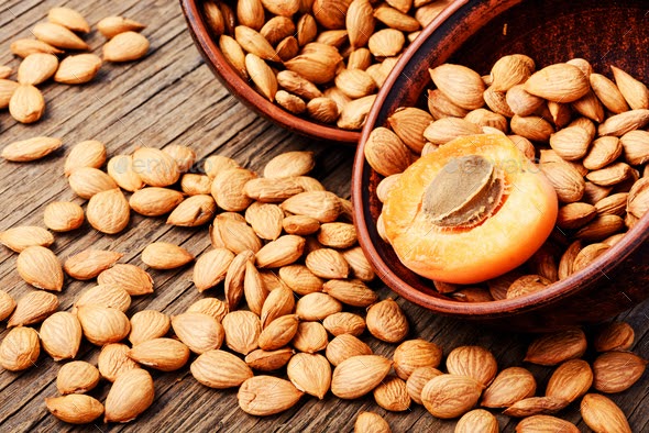 Raw Organic Apricot Nuts, Taste : Crunchy