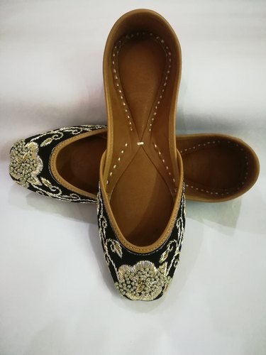 Embroidery 250 Gm Black Embroidered Jutti, Size : 3, 4, 6, 7