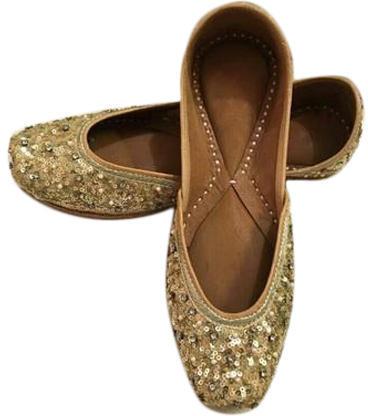 Golden Embroidered Jutti