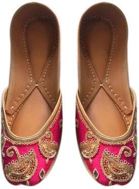 Pink Embroidered Jutti