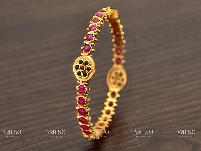 206292 Gold Antique Bangles