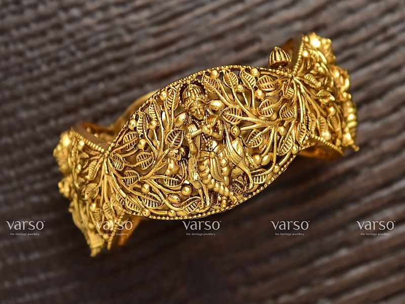 206367 Gold Antique Bangles