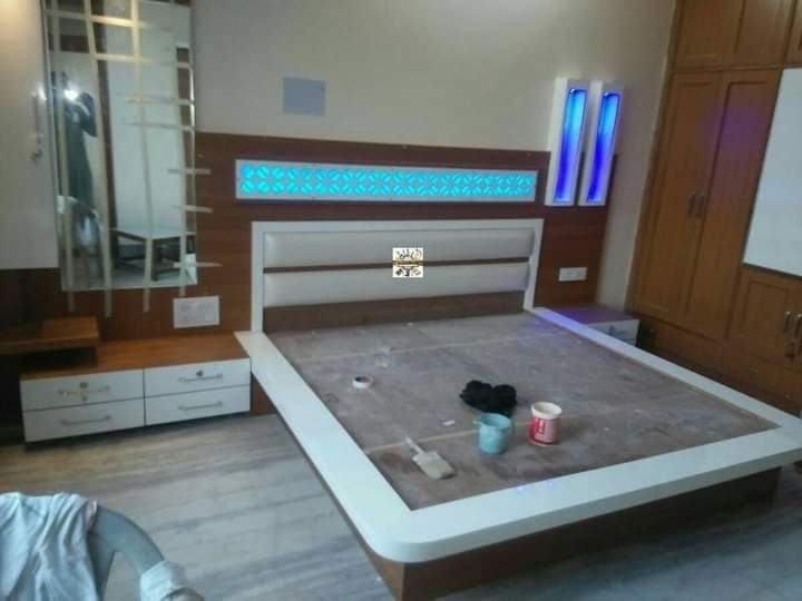 Polished King Size Bed, for Hotel, Home, Bedroom, Specialities : Termite Proof, Quality Tested