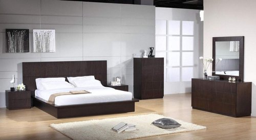 Polished Plain Wooden Bedroom Set, Feature : High Strength, Optimum Finish, Quality Tested