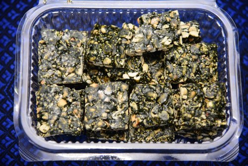 Natural Date Spirulina Chikki, for Eating, Feature : Chemical, Easy Digestive, Freshness, Non Added Color