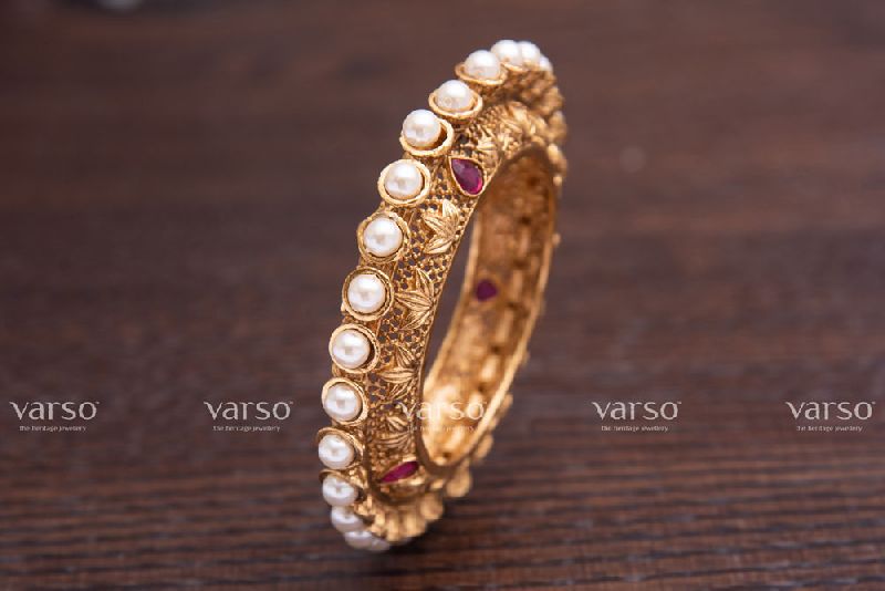 Polished Alloy Pearl Bangle, Occasion : Casual Wear, Festive Wear, Party Wear, Wedding Wear