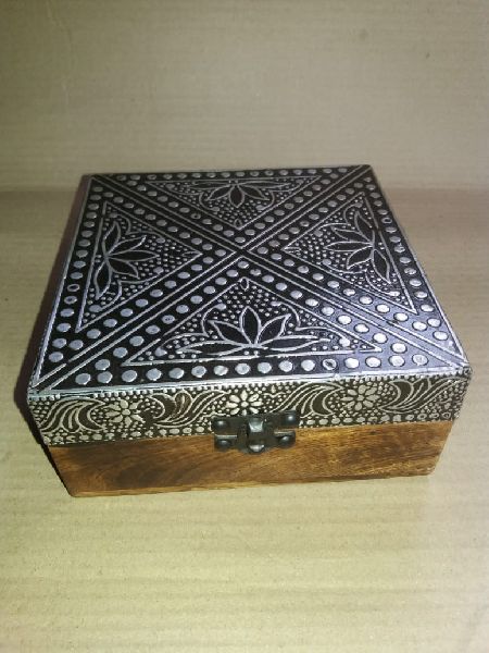 Curved Handcrafted Decorative Wooden Box, for Bring Jewelry, Gift, Size : 8*8*2.5 Inch