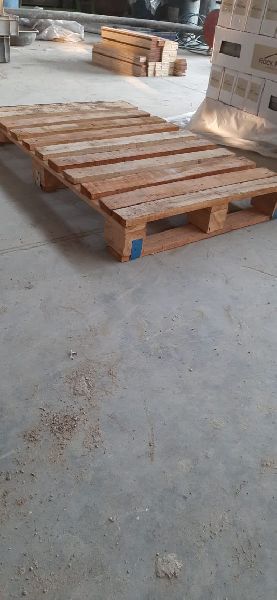 Plain wooden pallet, Size : Customised, Standard