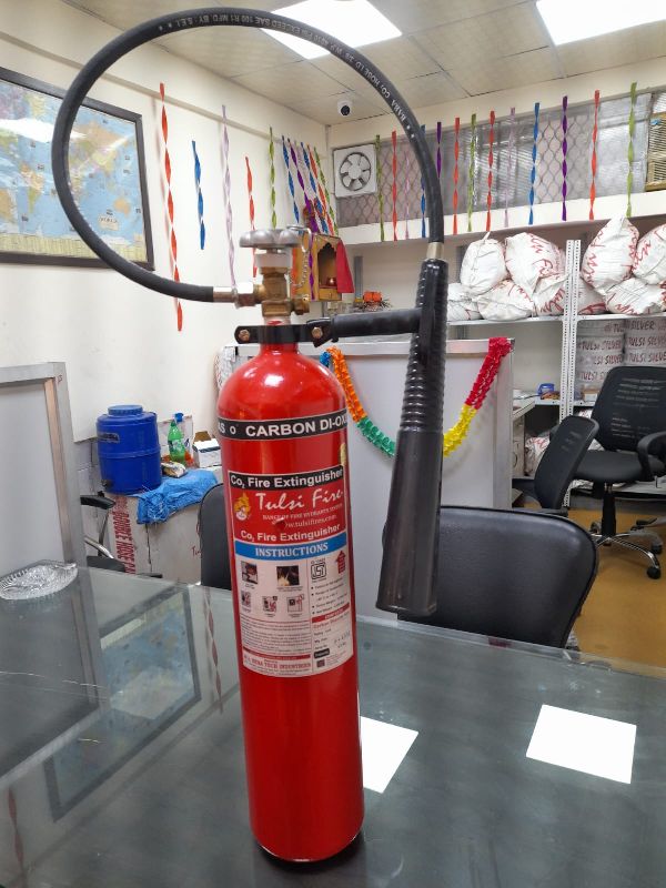 CO2 Fire Extinguisher 4.5 kg., Certification : ISI Certified