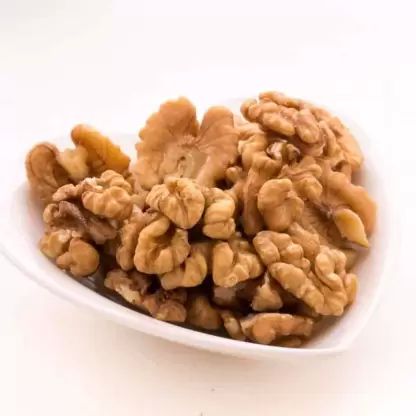 Walnut kernels, for Bakery, Chacolate, Food, Health Care, Milk Shakes, Nutritious Food, Style : Dried