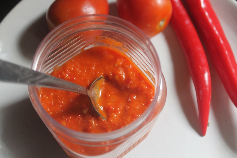 Red chilli sauce, Grade : Food Grade