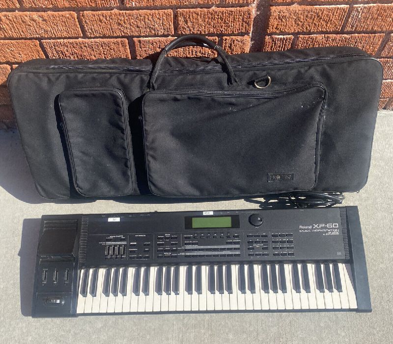 roland xp-60 61-key 64 voice midi musical keyboard