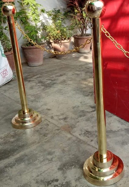 Polished Brass Parking Pole, Feature : Flexible, Rust Proof, Semi Round Plastic Ends, Single One Piece