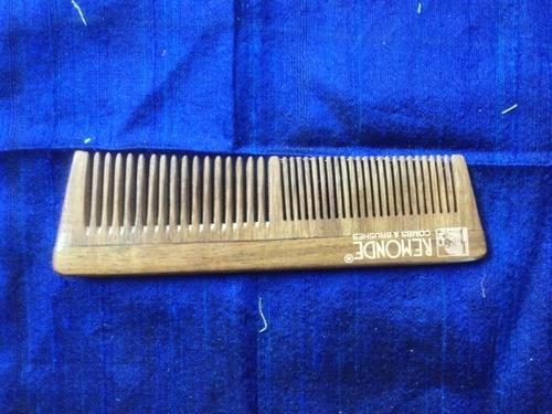 10-20 gm Wooden Comb, Packaging Type : Packet