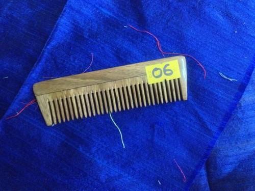 20-30 gm Natural Wooden Comb, for Home