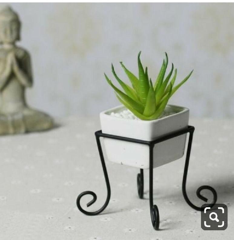 Mini planter pot with stand