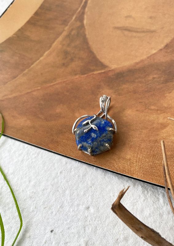 Lapis Lazuli Silver Pendant, Specialities : Water Proof, Rust Free, Long Lasting, Great Design, Fine Finished