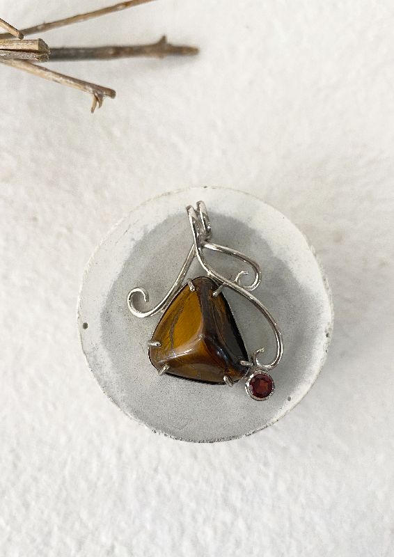 20gm Plain Tiger Eye Silver Pendant, Packaging Type : Wooden Box, Velvet Box, Plastic Packet, Plastic Box