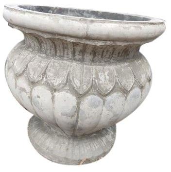 Round (Base) Cement Planter, Pattern : Carved