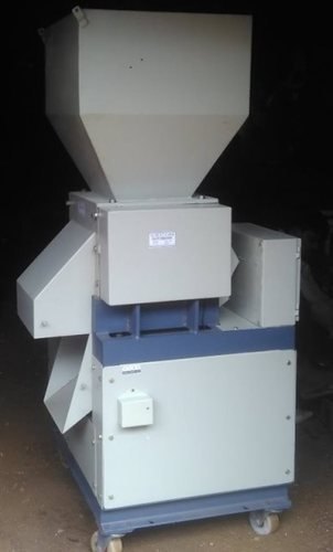 Amey Engineers Semi-Automatic Industrial Shredder, Capacity : 50- 100 Kg/Hr