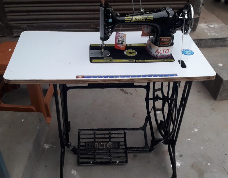 Mechanical Iron Alto Sewing Machine