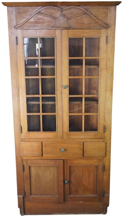 Polished Wooden Curio Cupboard, Feature : Bright Shining, Dust Proof, Long Life, Non Breakable