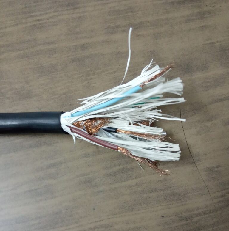 Multi Core Shielded Signal Cable, Feature : High Tensile Strength, With fibre glass fillers