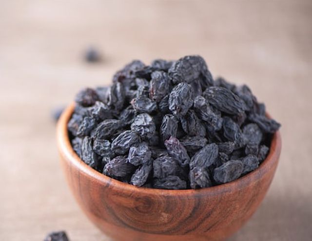 Black raisins, for Human Consumption, Taste : Sweet
