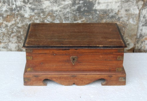 Rectangular Polished Antique Wooden Jewelry Box, for Storing Jewellery, Size : 100x100x40cm, 150x150x60cm