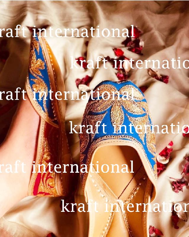 Kraft International gold embroidery leather juttis, Gender : Female