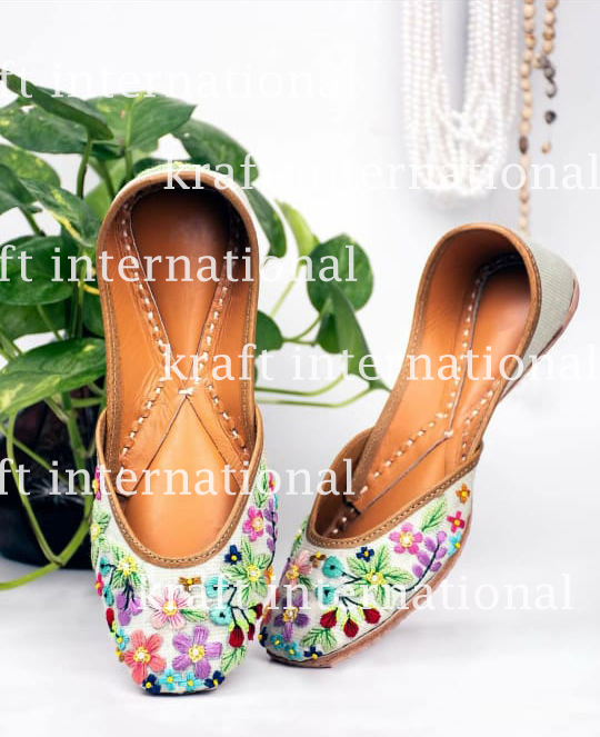 Kiwi Lining Double Cushion multicolour embroidery leather juttis, Feature : Attractive Designs, Best Quality