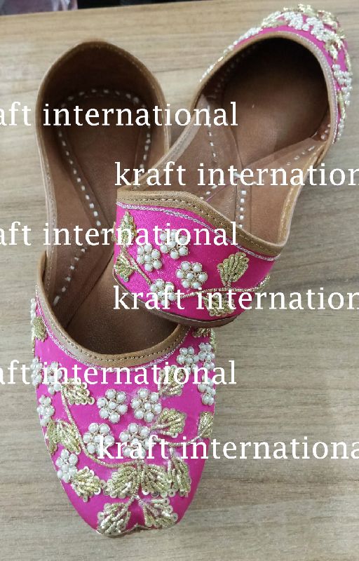 Kraft International pink embroidered leather juttis, Gender : Female