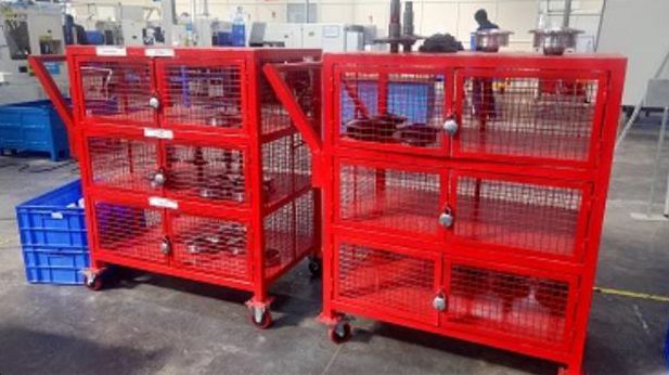 Rectangle Polished Metal Equipment Storage Cage, Feature : Good Quality, Termite Proof