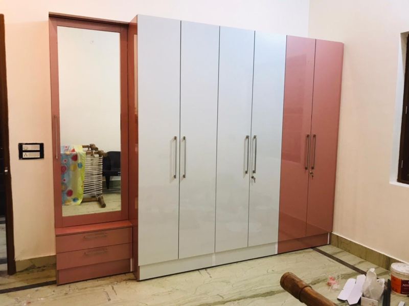 Polished Wooden Wardrobe, For Home Use, Specialities : Rust Proof, Termite Proof