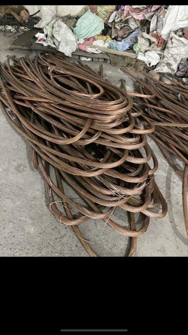 Brown copper cable scrap