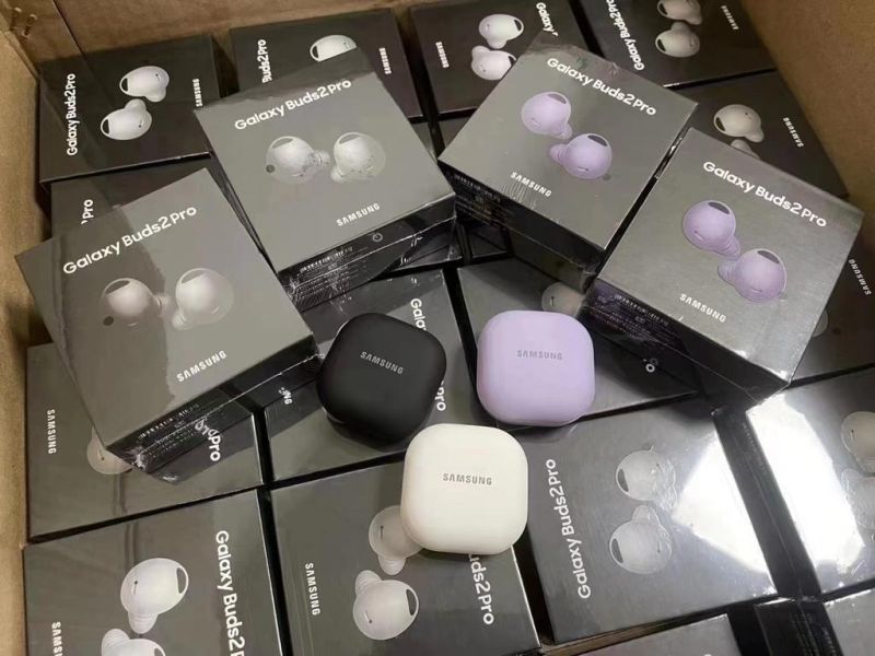 White samsung galaxy buds pro 2